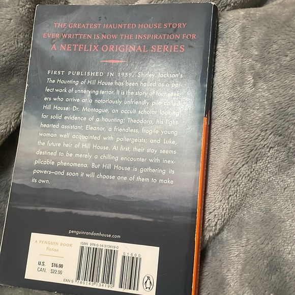 🖤The Haunting of Hill House Paperback Novel🖤 - Picture 2 of 6